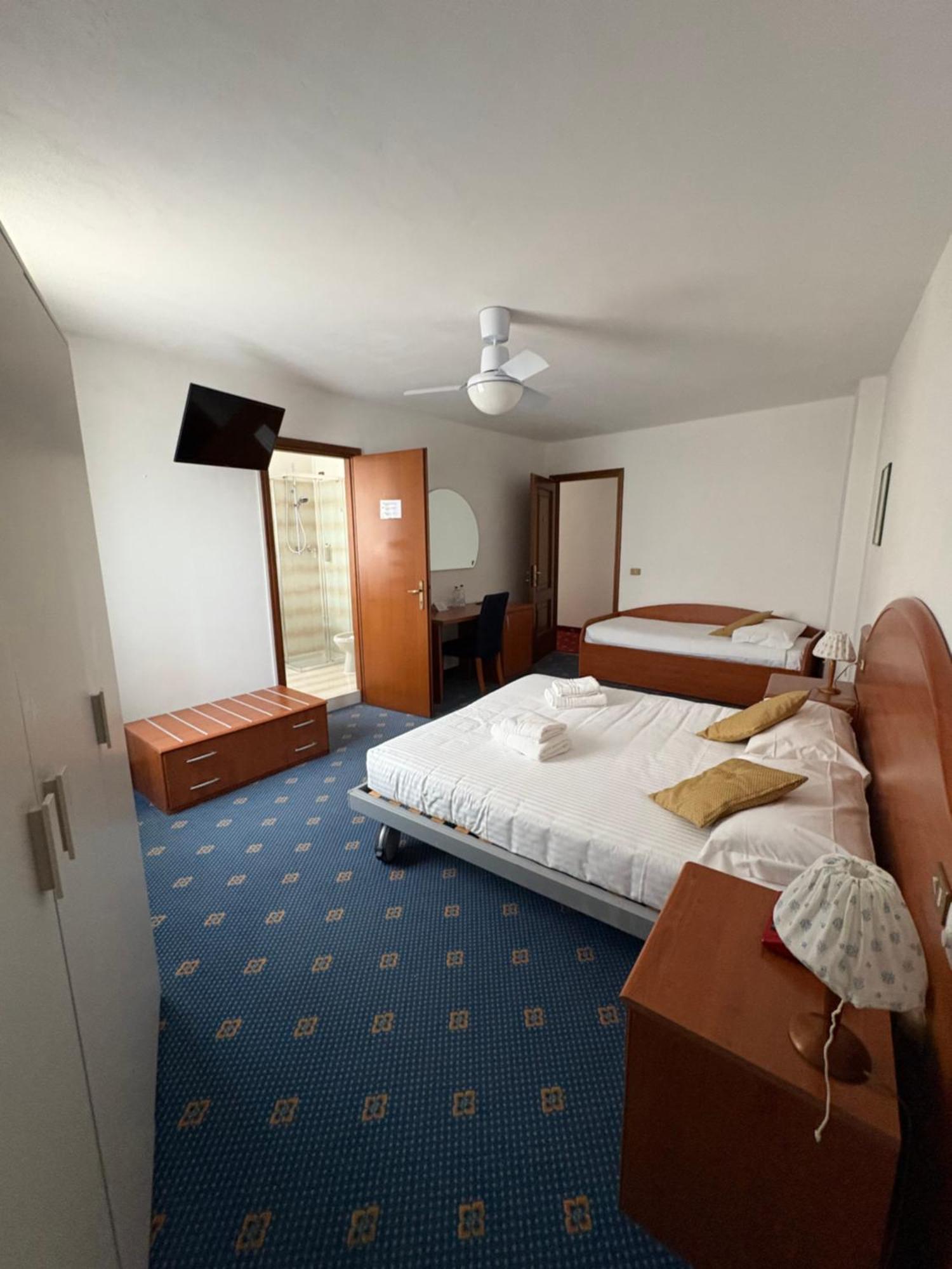 Garni Hotel Tignale Buitenkant foto